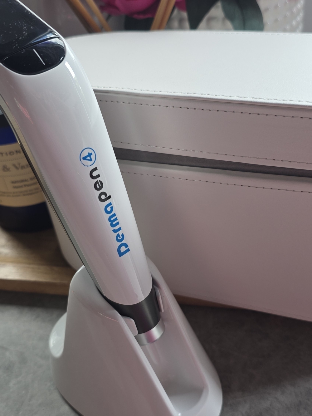 4 White Microneedling Device